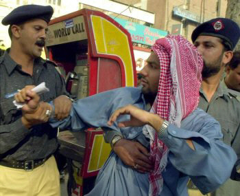 verhaftung_lahore_pakistan2.jpg